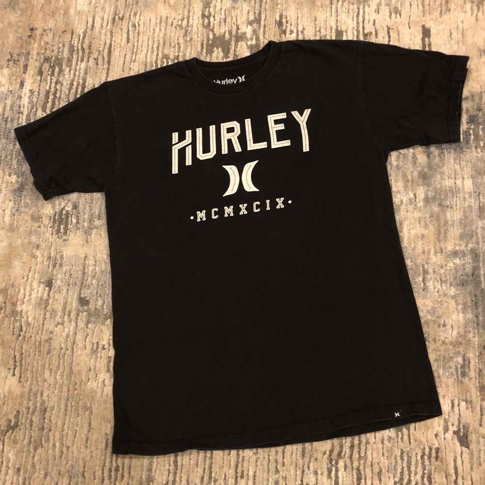 Hurley classic fit tee in black and white size Medium